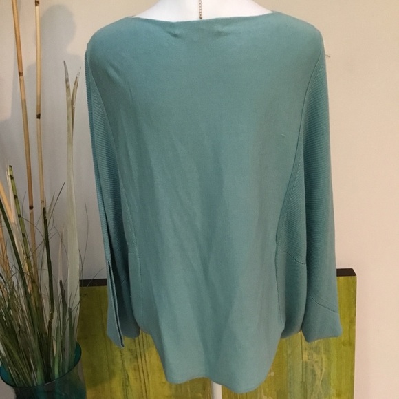 Madison de Papillon sweater top. - Picture 2 of 5